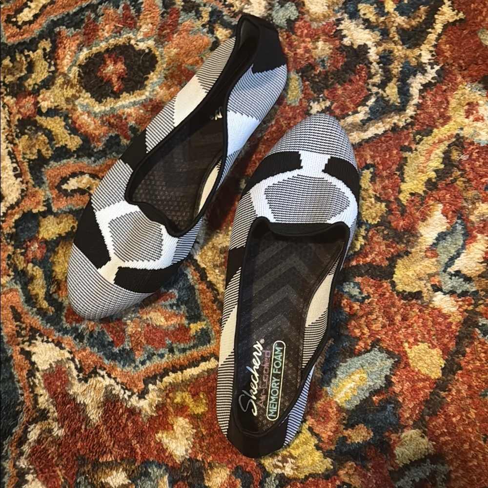 Skechers Women's Fashion Knit Black and White Slip-On Flat Shoes